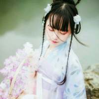 你眼中有柔情万种，如脉脉春风，冰雪也消融... 思想有多远，你就滚多