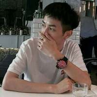 “无人荒野且一人行” 把你的照片p成黑白，