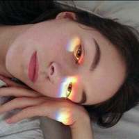 安稳. 很久以前没有胭脂，女