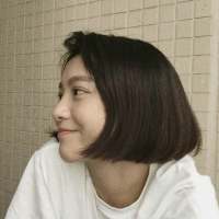 风吹吹就过了 人笑笑就算了 上帝给了你一张脸，笑