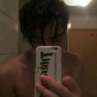 男头 耳朵塞满孤独 我听不