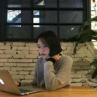 短发女头 天空下起了大雨，淋湿