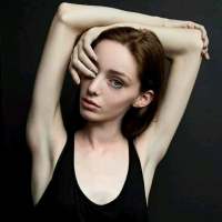 艾玛·杜蒙特Emma Dumont