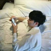 男头 嘿!那女人，别动，他