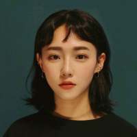 孤独使人发胖那是寂寞在膨胀 浅笑这浪费品，只会让