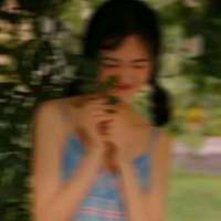 安稳. 很久以前没有胭脂，女