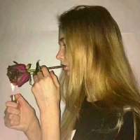 八月的风 拿望眼镜看别人，拿放