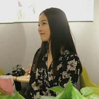 白茶清欢无别事 你不知道你偷偷瞄向她