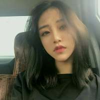 她很酷，只是很孤独 Story is v