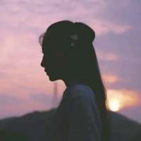 夜深人静的时候最想他 孤独无依的时候最想... 喜欢一个人是一万次心