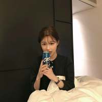 过来我抱你 孤独太久了不喜热闹。