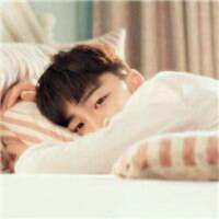 只是依旧静默，流离在