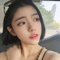 时光不能再倒流,而我也不会再回头. 隔着人群远远看到你，