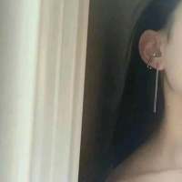 你像酒馆早早打烊 满心欢心的我冻死在长街 如果心情也能预约就好