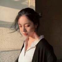 … 我们忍着爱情给的痛，