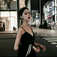 “船票还你 往后的苦和难我一个人渡” 雨一直不停下，不停的
