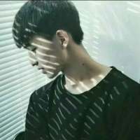 只是依旧静默，流离在