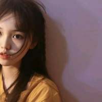 趁你还年轻去绿你想绿的人 两个人各怀心事相拥在