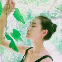 你在等他也在等风。 在我这里 你就是我的