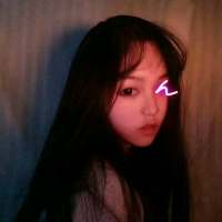 多想留在你的身边. 心里很孤独，但是不想