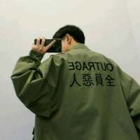 抱 脸上突然长出一朵玫瑰