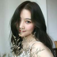 你那么爱笑却还是抵不过内心的四处荒芜 一生落魄，最爱自己。