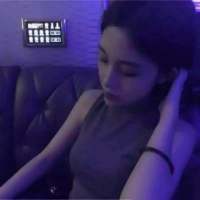 “你瞎啊，她再坚强也是女孩 你不曾给我一次回眸，