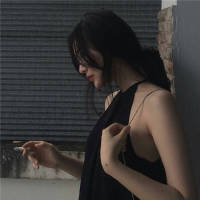 人如天上明月，是不可拥有。 你记住你走了就别回来