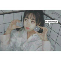 白边女生头像 　????????? ... 蜻蜓点水般，眼神垂钓