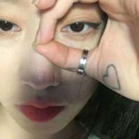 黑车等你 她是他胸口的朱砂痣。