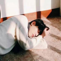 希望以后有个人以后艰难险阻都陪着你 为... 好想穿你的伴娘装。
