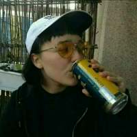 就算大雨让世界倾倒我给你怀抱 你的眼里早已经没有了