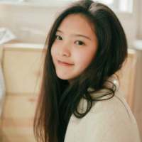 为你褪去一身骄傲你却转身朝她微微一笑 我生来孤独，热闹全靠