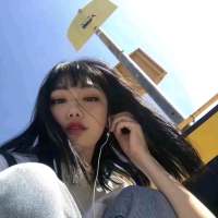 除了相爱爱与被爱都是伤害 笑一笑，继续抱着你。