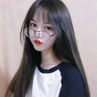 趁你还年轻去绿你想绿的人 两个人各怀心事相拥在