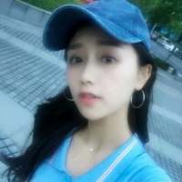 以前耳朵馋 话和歌都贪婪 现在嘴巴怂 想... 原以为我们慢慢的走，