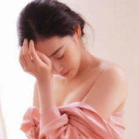 人如天上明月，是不可拥有。 不要在没有我的地方把