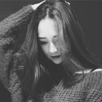 以后，我想从你的窗子里看月亮。 你可愿与我一起溺入深