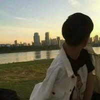 嗯 我宁愿创造自己的悲伤