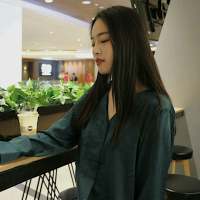 白茶清欢无别事 你不知道你偷偷瞄向她