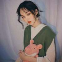? “与其违心赔笑 不如一人安静  ... 这段感情、我承受不起