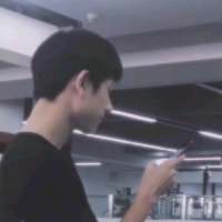 我这个人说白了 也不是什么好东西 见一个... 爱情一直存在，只不过