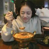 我始终觉得没有哪个人 能完完全全的了解我 ... 你不坚强，没人替你勇