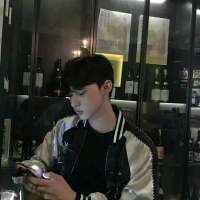 男头 耳朵塞满孤独 我听不