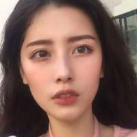 不够优秀倒也干净 总是在笑却快乐很少 ... 在人生的牌局中，发牌