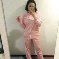 你喜欢开玩笑 别人都以为   你没烦恼. 后来风绕了几圈叶落了