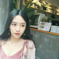 我与世界只差一个你 谁对谁错，再无力分辨