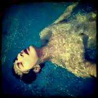 命中注定要遇到的人，是怎么躲都躲不掉的。 离不开的地方 都是监