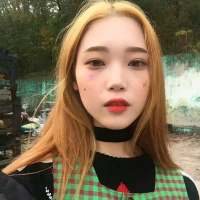 不必恭维不必讨好 爱你的人自会给你拥抱 向往着阳光的温暖，你