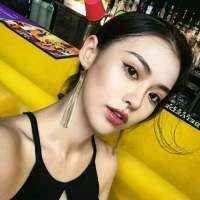 曾以为他生性冷淡 直到他对别人嘘寒问暖 侧身游动，以一颗方糖
